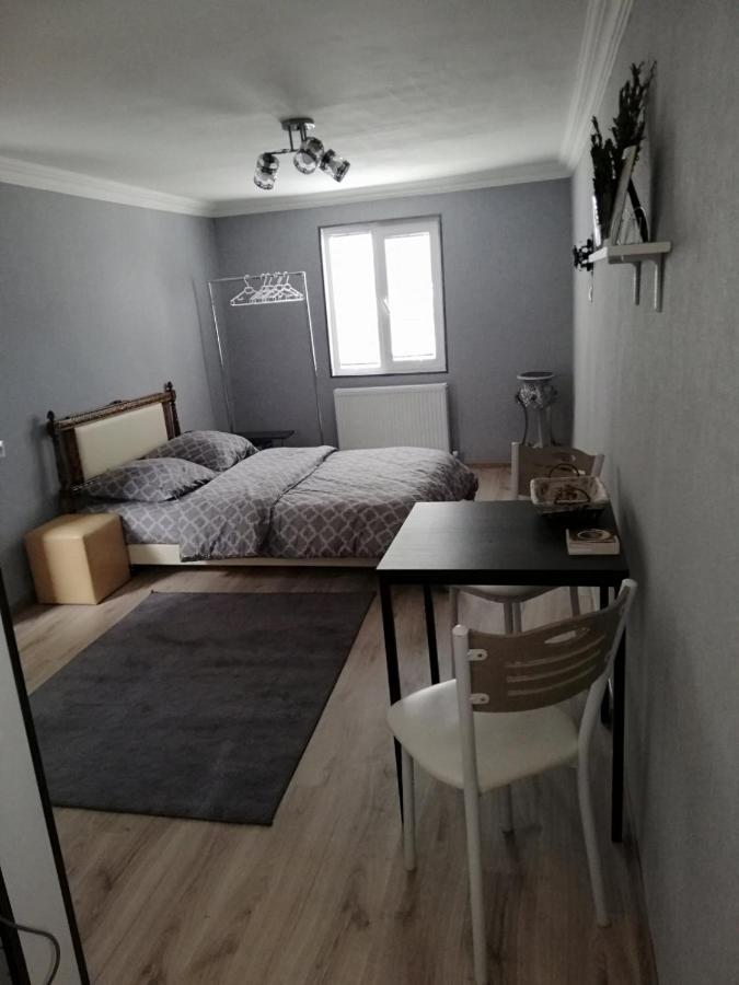 Lamara Apartment Тбилиси Екстериор снимка